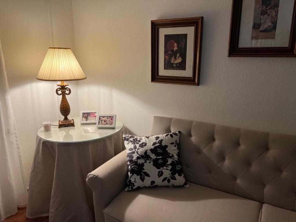 Apartamento Turistico R. Gonzalez Abreu Sevilla Eksteriør billede
